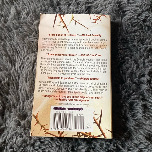 KARIN SLAUGHTER “FAITHLESS” SOFT COVER NOVEL BOOK - Picture 3 of 5